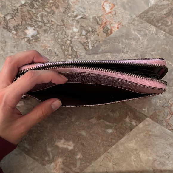 Accordion Zip Wallet (Shiny Pink) - Picture 4 of 5